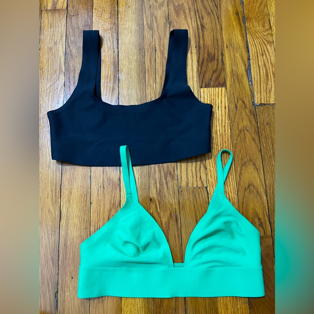 Super soft Parade bras in size S. Made out of recycled nylon and elastane.